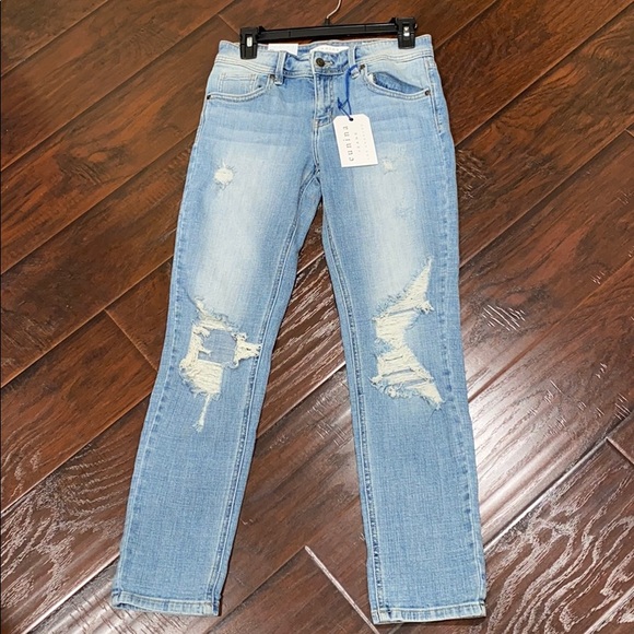 Lulu’s Distressed Denim Cropped Jeans - Picture 4 of 6